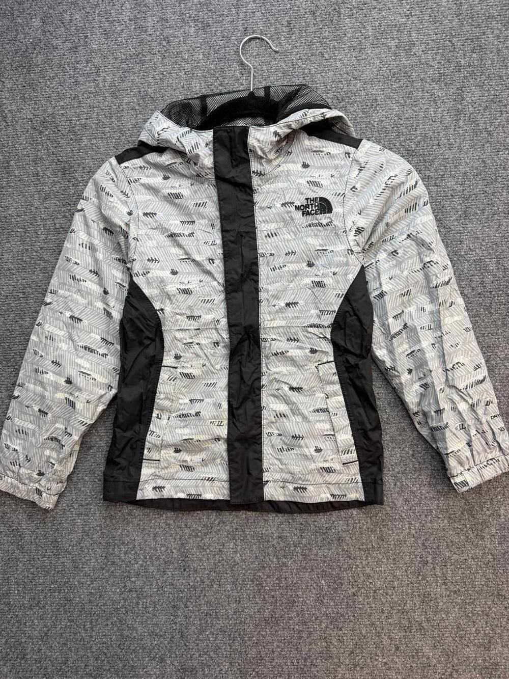 The North Face Girls Size 6 XS DryVent Hooded Rain Jacket Gray Print